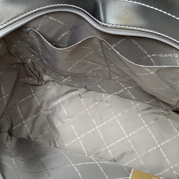 Michael Kors Jet Set Travel Large Chained Tote Shoulder Bag MK 
Silver

NWT - Picture 7 of 16